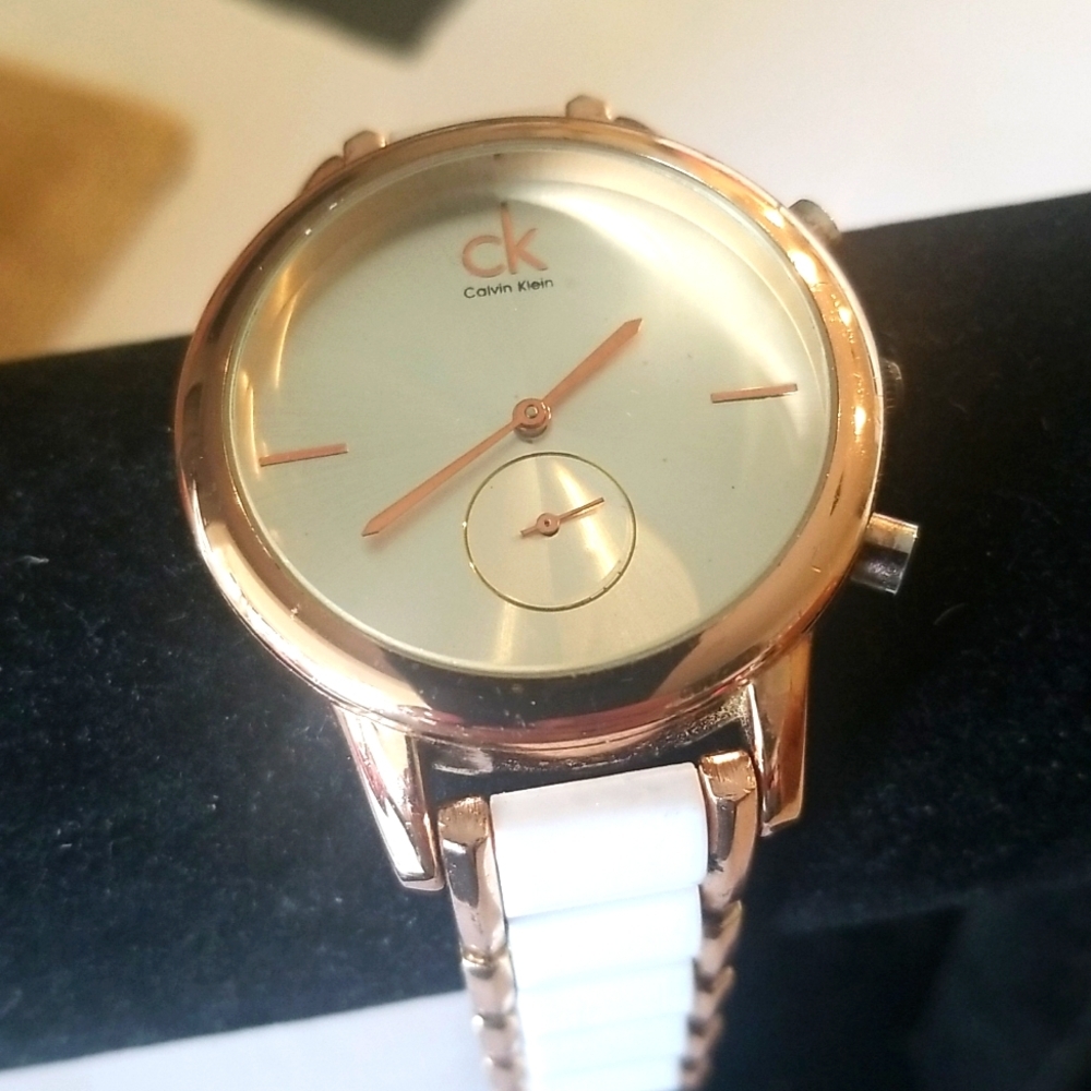CALVIN KLEIN Women's Rose Gold and White Watch Stunning
